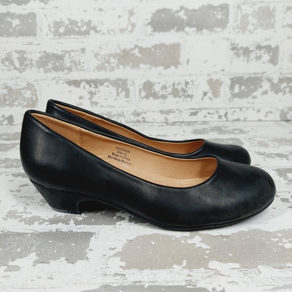 New Journee Collection Saar Black Faux Leather Slip On Pumps X116 - Picture 5 of 9